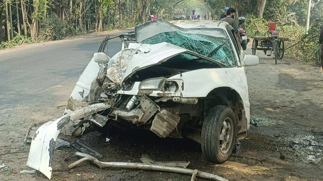 থেমে থাকা ট্রাকের পেছনে বাসের ধাক্কা, নিহত ৪