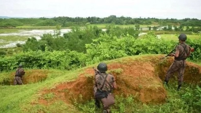 সীমান্তে সতর্ক অবস্থানে বিজিবি সদস্যরা । সংগৃহীত ছবি।