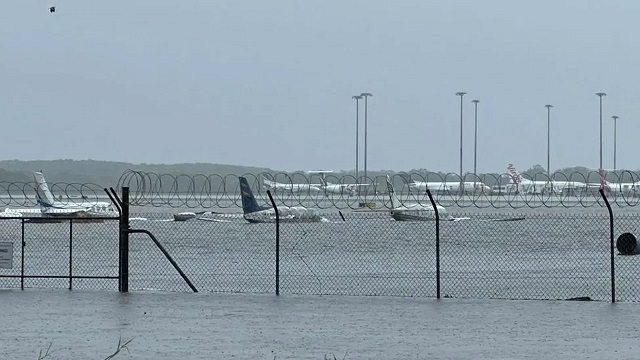 অস্ট্রেলিয়ায় রেকর্ড বৃষ্টির পর ডুবল বিমানবন্দর