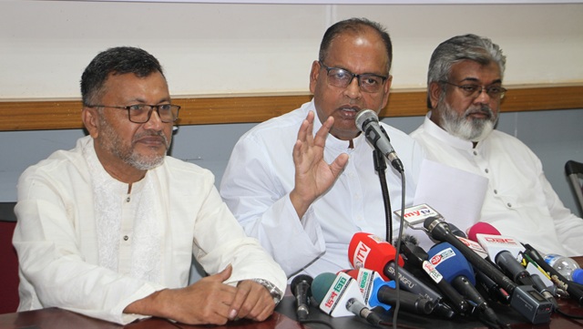 প্রধান উপদেষ্টাকে দুদুর আহ্বান—পদত্যাগ করে দলের দায়িত্ব নিন