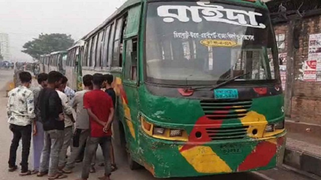 পোস্তগোলা ব্রিজে বাস-পিকআপ মুখোমুখি সংঘর্ষে নিহত ২