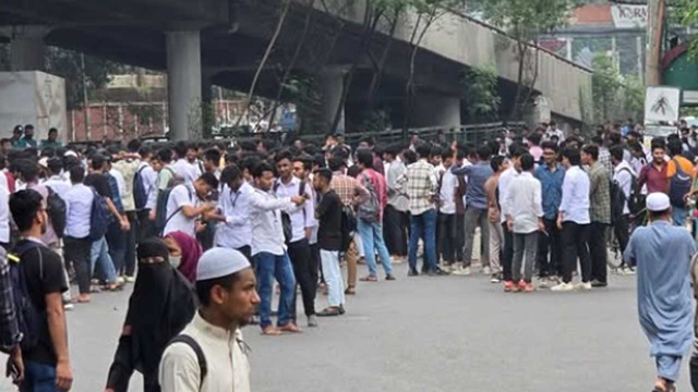 বিমানবন্দর সড়কে গাড়ির ধাক্কায় মোটরসাইকেল আরোহী নিহত