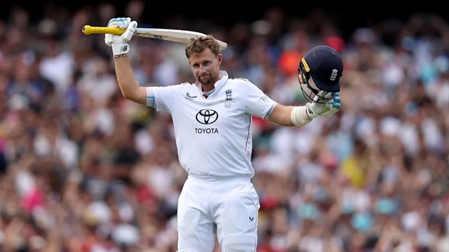 বছরের প্রথম সেঞ্চুরিতে পন্টিংকে ছুঁয়ে শচীনকে ছোঁয়ার অপেক্ষায় রুট