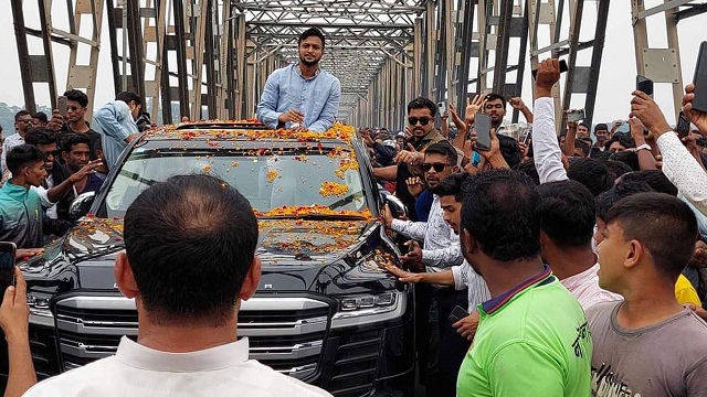 নির্বাচনী আচরণবিধি লঙ্ঘন করায় সাকিবকে তলব