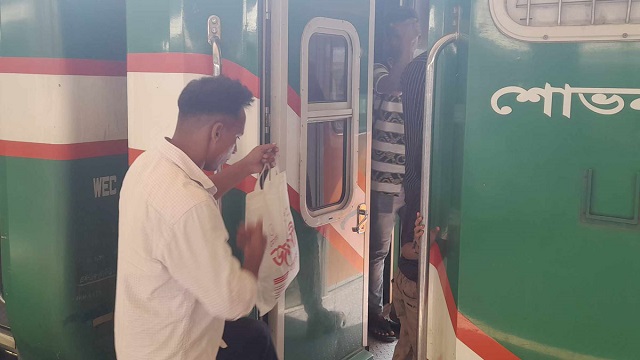 সাড়ে ৫ ঘণ্টা পর ট্রেন চলাচল শুরু