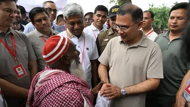 ‘চাচা, আমার বাপের নাম কী?’