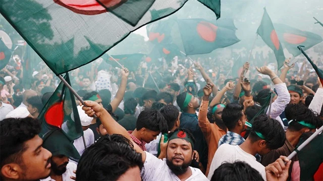 বিশ্বের প্রথম জেন-জি প্রভাবিত নির্বাচন হচ্ছে বাংলাদেশে : রয়টার্স