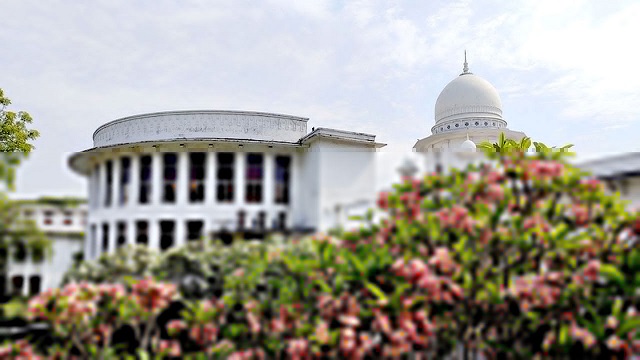 অবসরের পর কলেজ শিক্ষকদের সরকারি সুবিধা দিতে হাইকোর্টের রুল